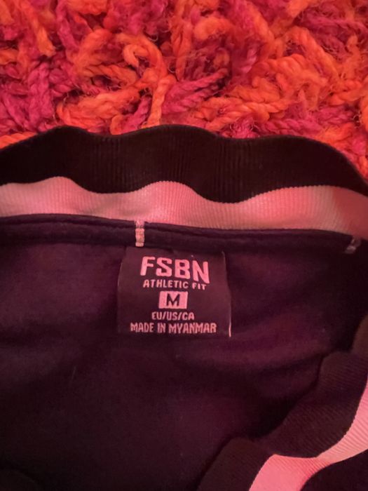 Vand tricou  ROUGH de barabti  marimea M plata la livrare