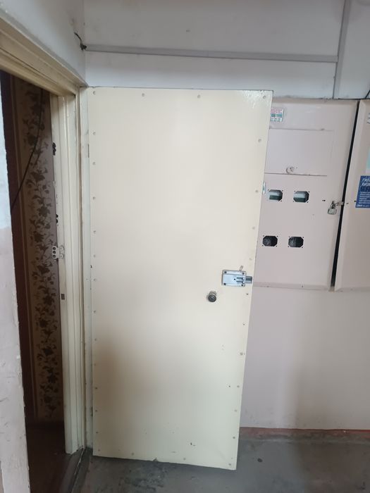 Двери входные продаются