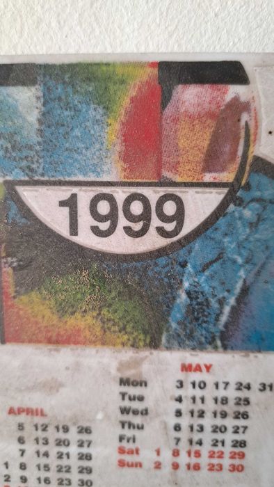 Календар за 1999 г отпечатсн върху порцеланова плоча размер 40 /25