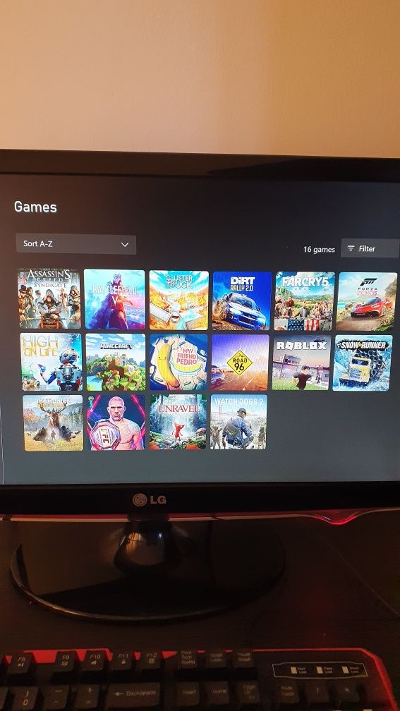 Xbox One s All Digital 1TB-Minecraft, Assasin’s Creed: Odyssey, etc.!