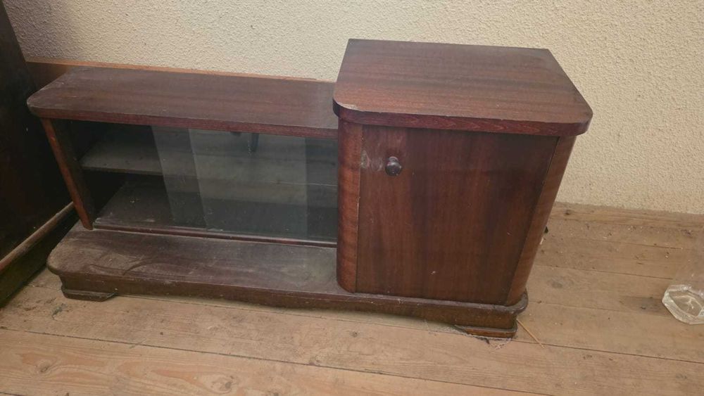 Donez 4 elemente de mobila + 4 lustre