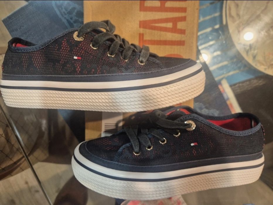 Tommy Hilfiger tenesi mar 38 ca noi