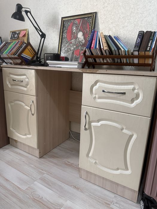 Диван, кресло и стол