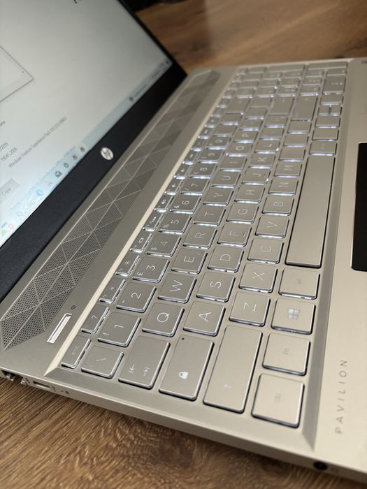 Hp Albastru cu ryzen 5.