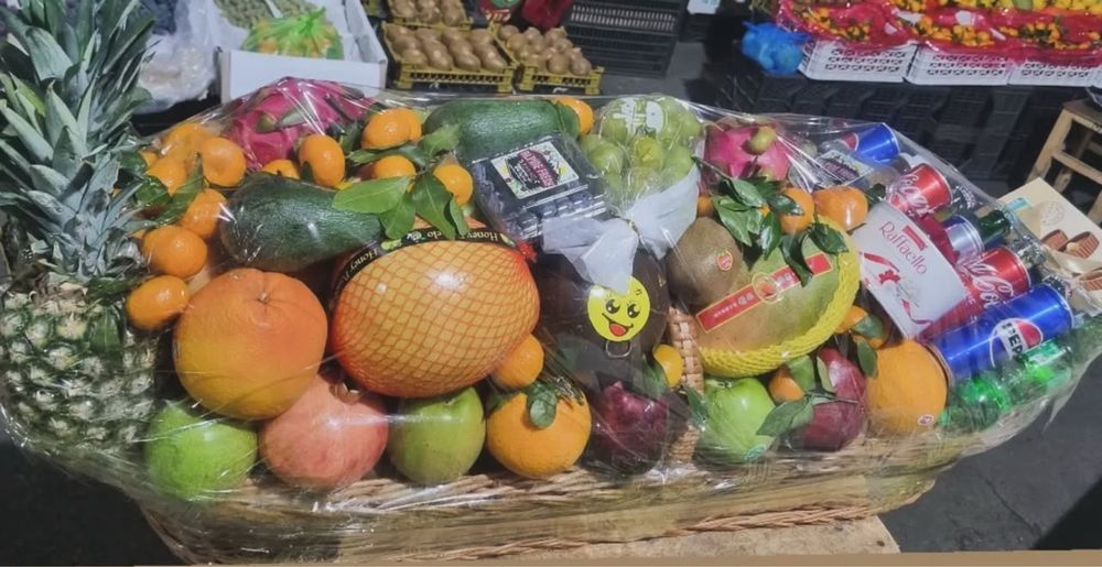 Bayramlarga turli xil savatlar myasnoy , mevalar .