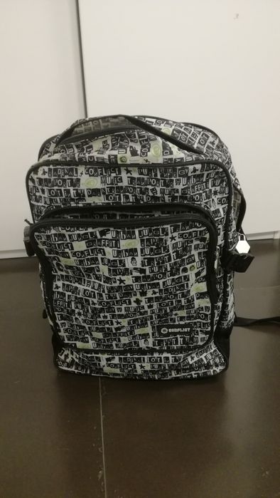 Ученическа раница + подарък папка