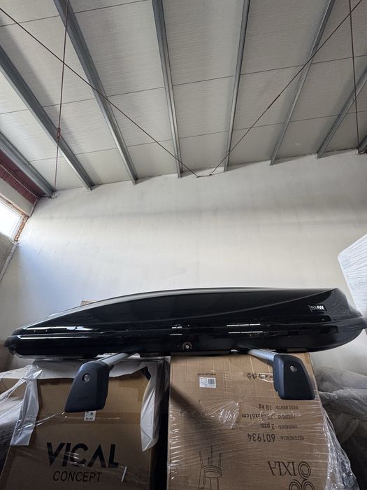 Vand cutie de depozitare pentru masina!!