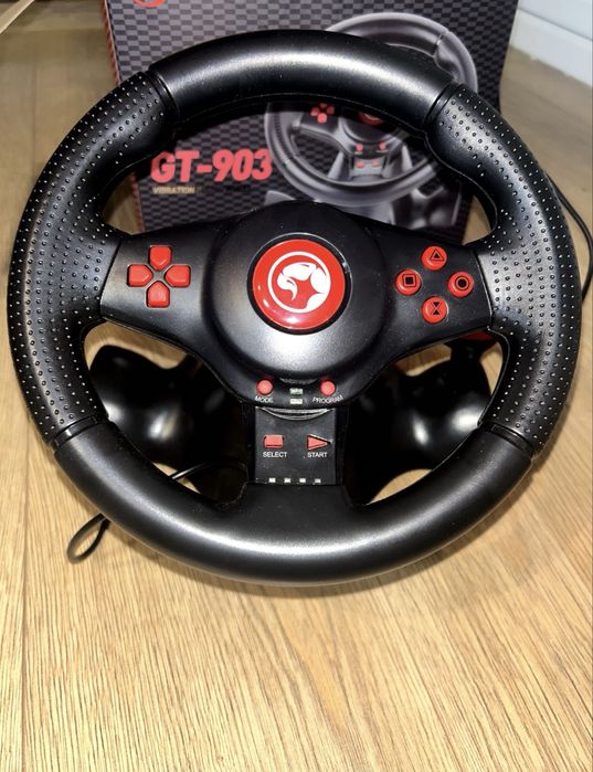 Vand volan gaming cu pedale