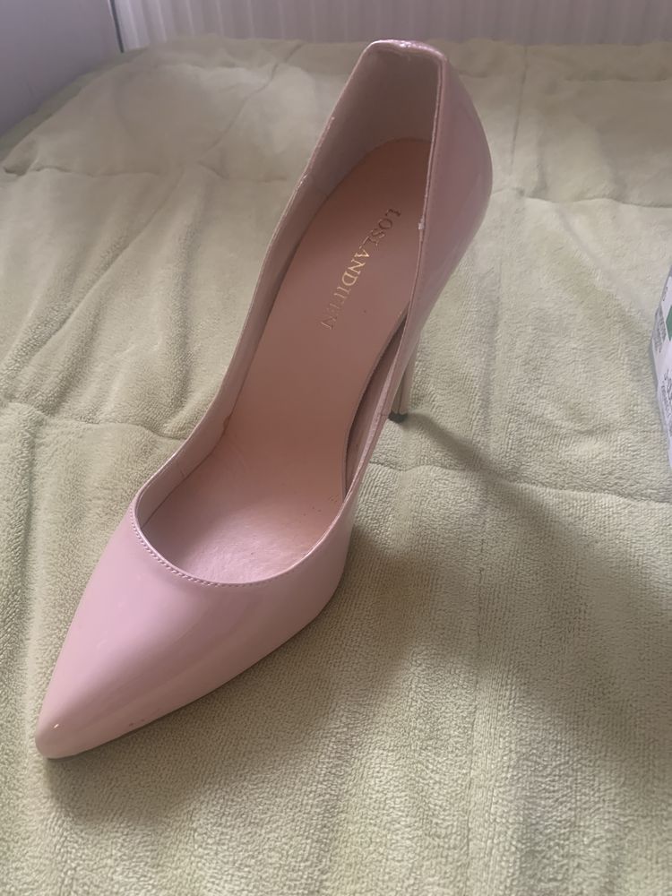 Pantofi stiletto