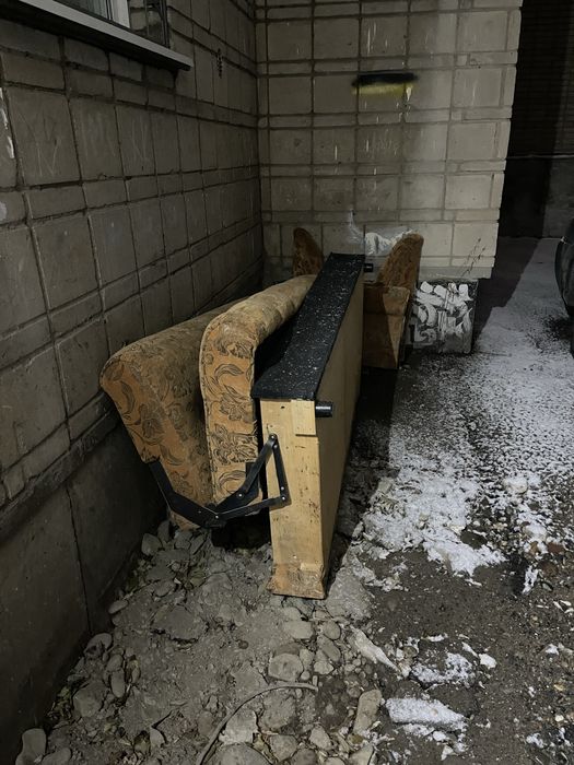 Отдам диван и раковину бесплатно, самовывоз