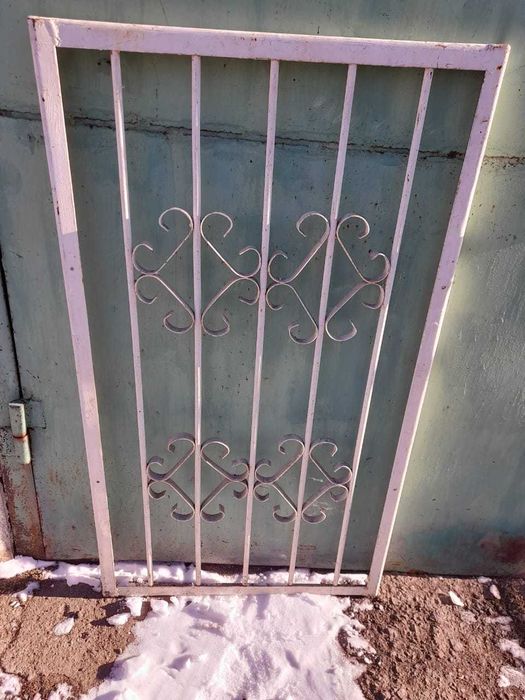 ПРОДАМ      РЕШЁТКУ   НА  ОКНО . РАЗМЕР   115  Х 65.  ЦЕНА   7000   Т