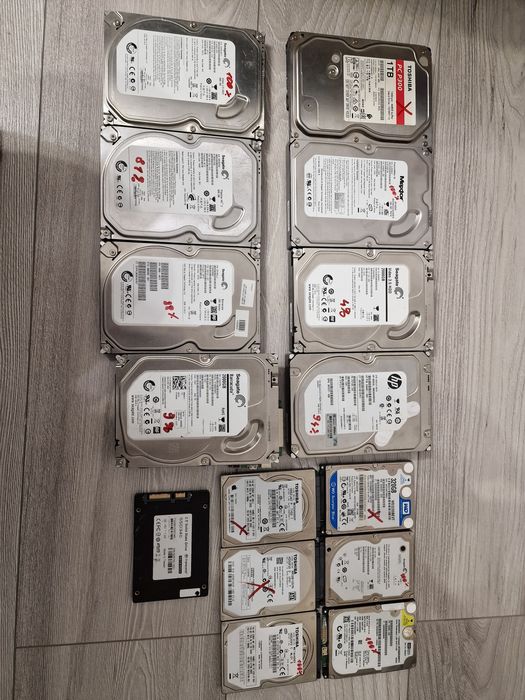 Lot 15 hard-uri HDD de 3,5 si 2,5 functionale si nefunctionale