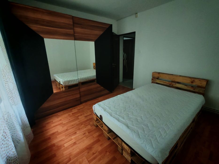 Închiriez apartament cu 3 camere