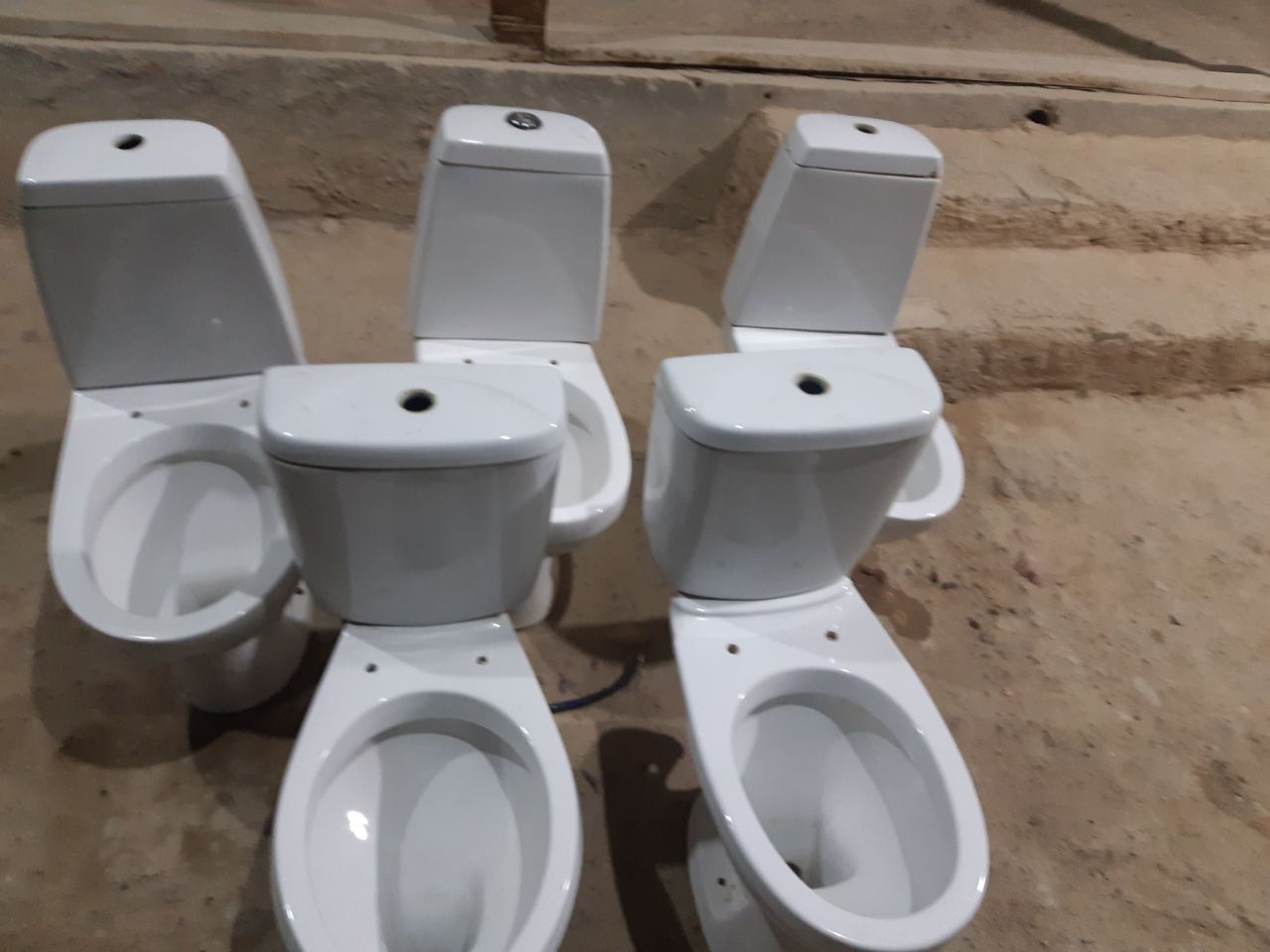 Unitaz 350000 kelishiladi rakvina xam bor