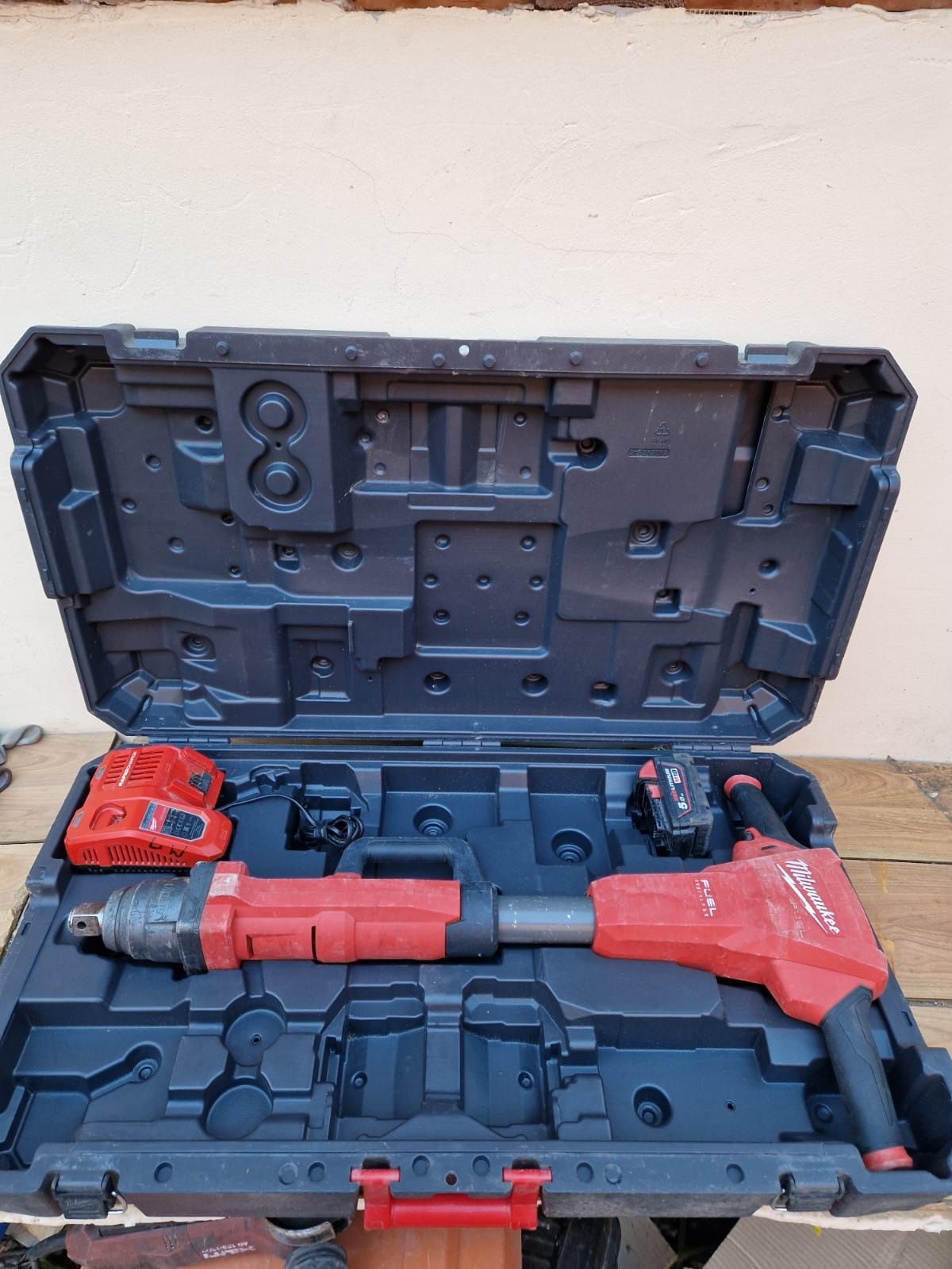 Mașină de însurubat cu impact Milwaukee M18  FHIWF1R