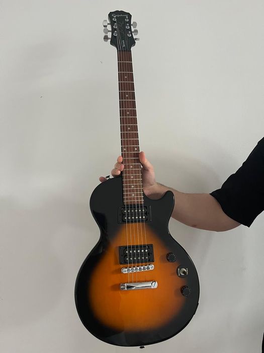 Электрогитара с комплектом