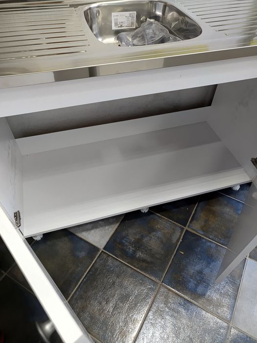 Нов кухненски шкаф с мивка средно корито 120/60 с два плота за кухня