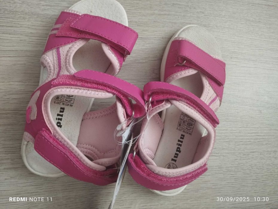 Детски сандали нови