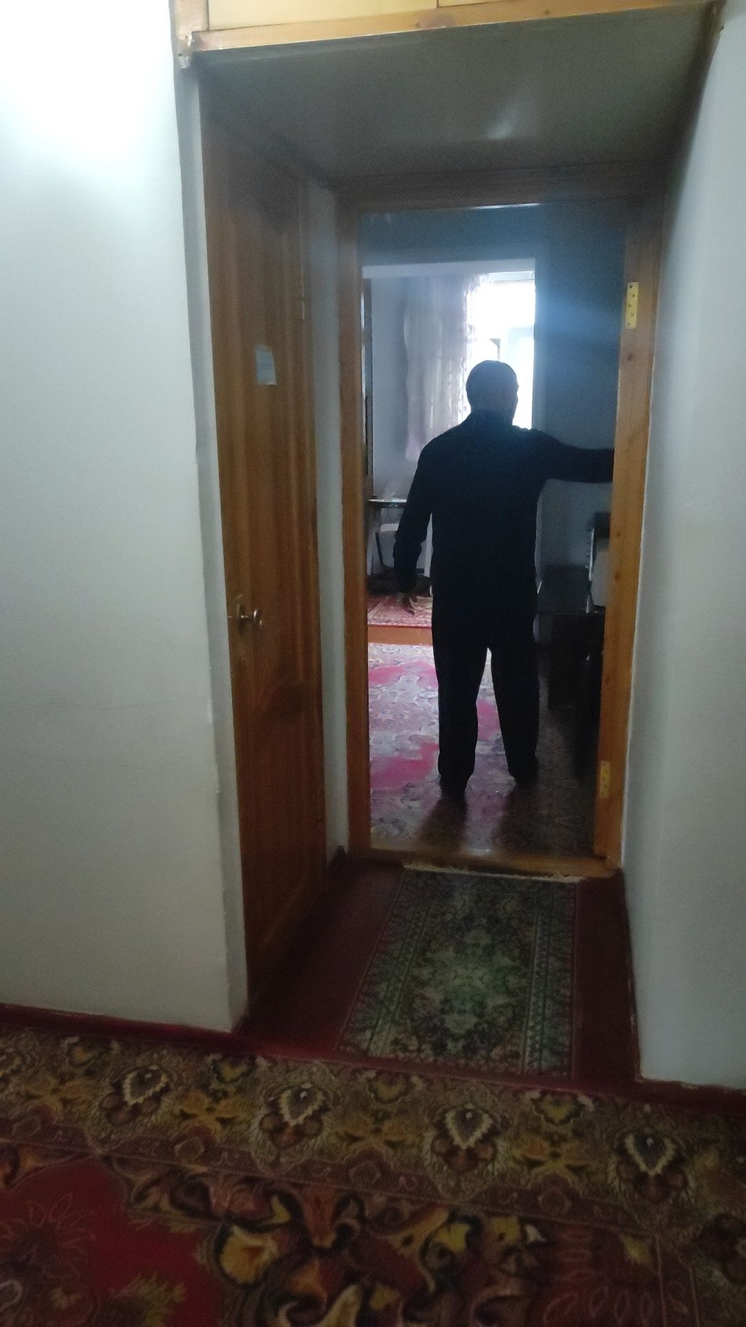 Uy sotiladi 3xona balkoni bor