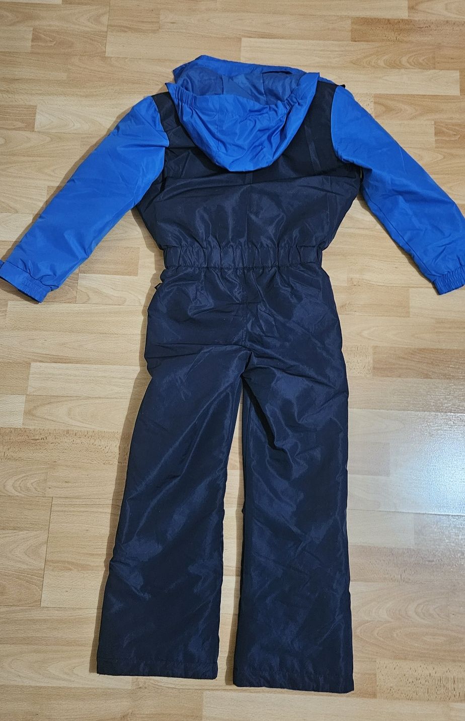 Costum ski Mc kinley 10 ani