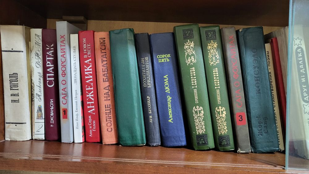 Продам полки с книгами