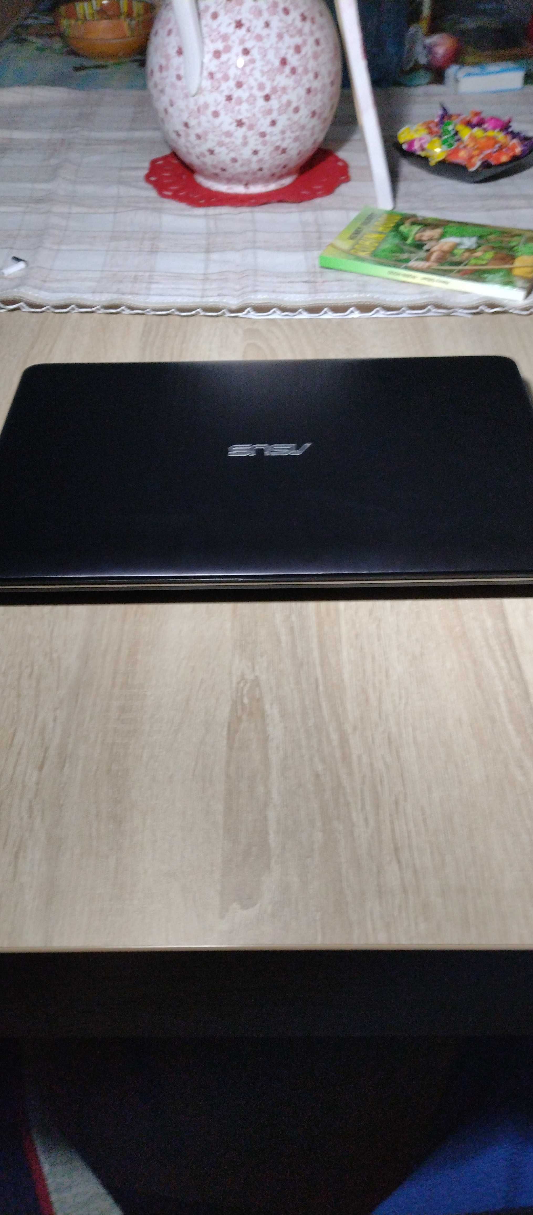 Vand Laptop Asus,model x540M cu 900lei