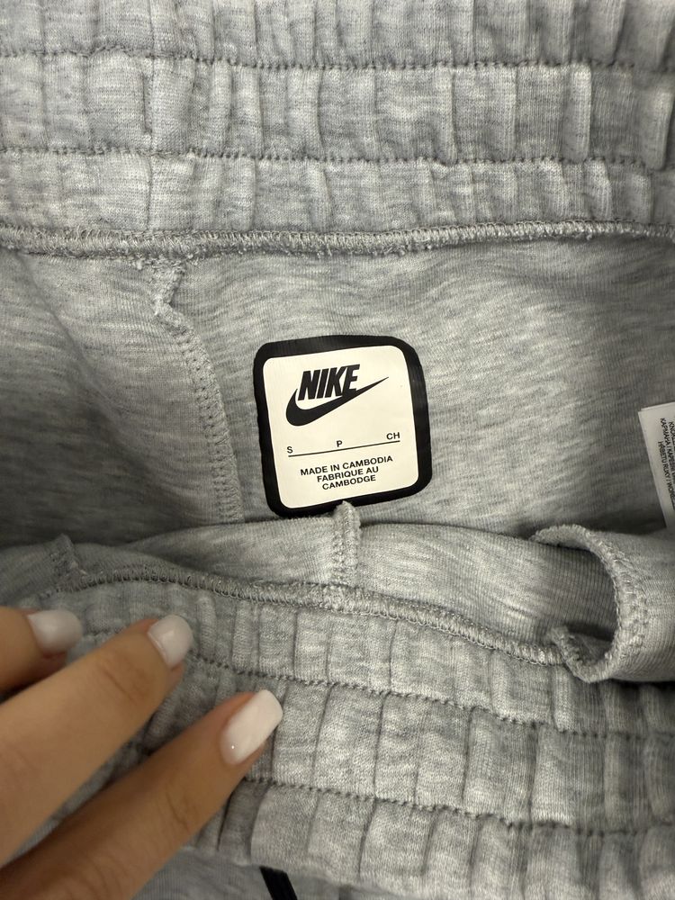 Сет Nike 2 панталон + суйтчър