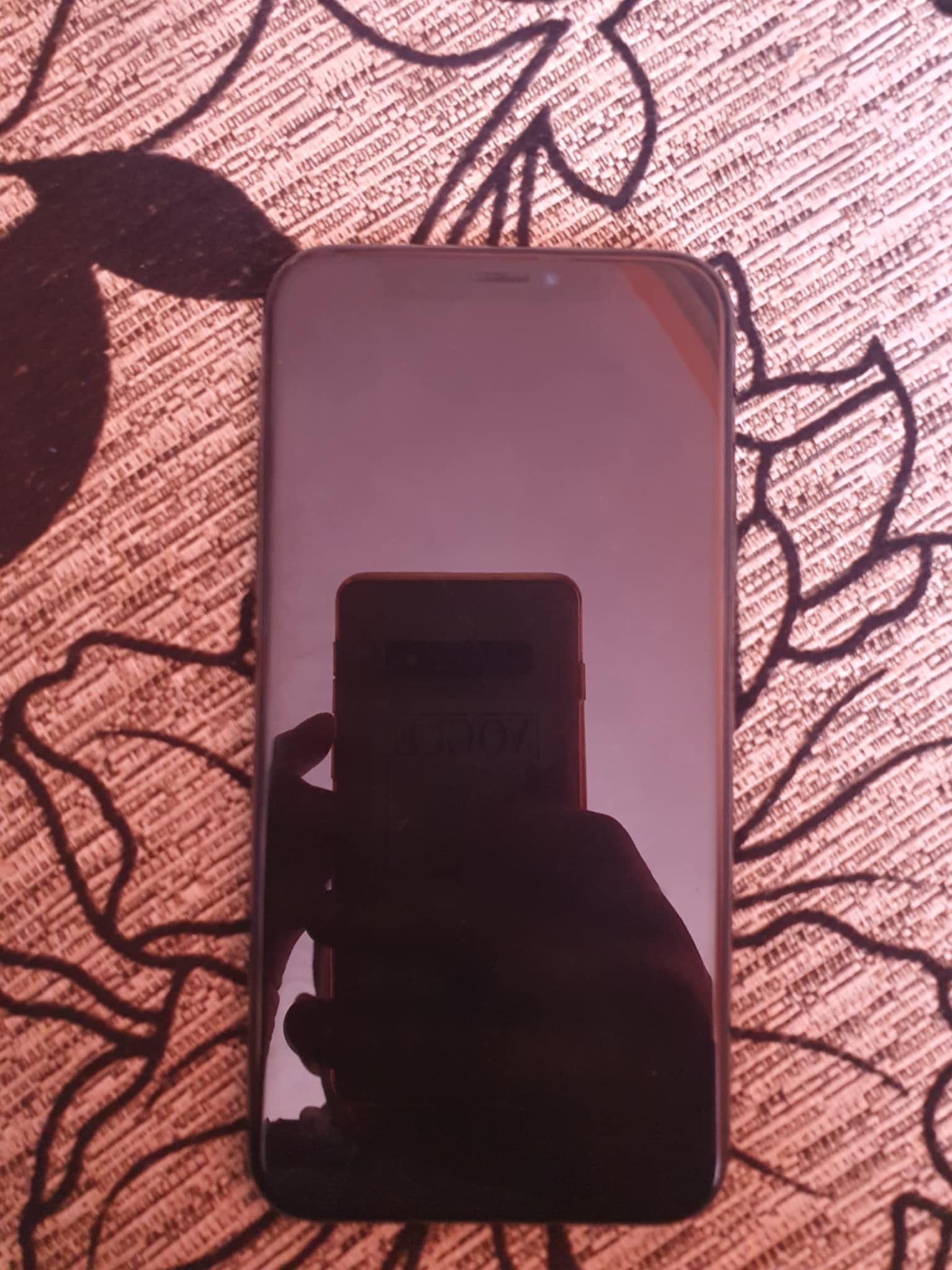 iPhone xs 64 гб /