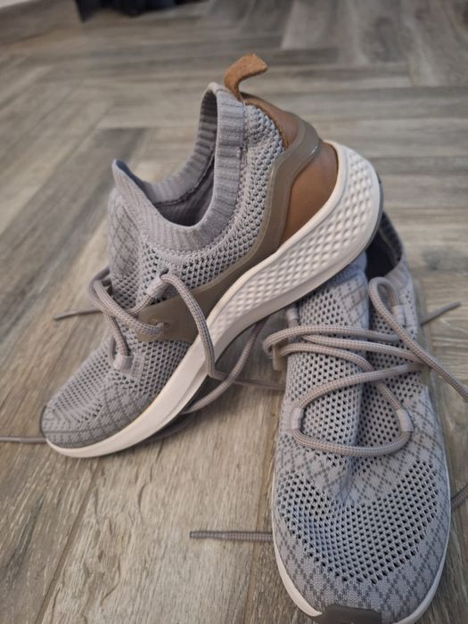 Vand pantofi sport marca Timberland