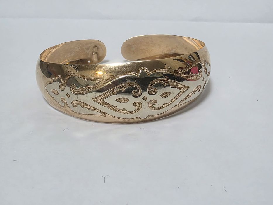 Национальный браслет, кольцо с изумрудом