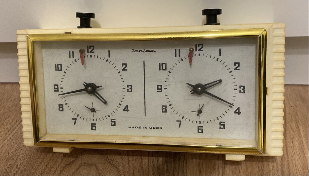 Часовник за шахмат, работи, от първите такива, 2 механизма Янтар.