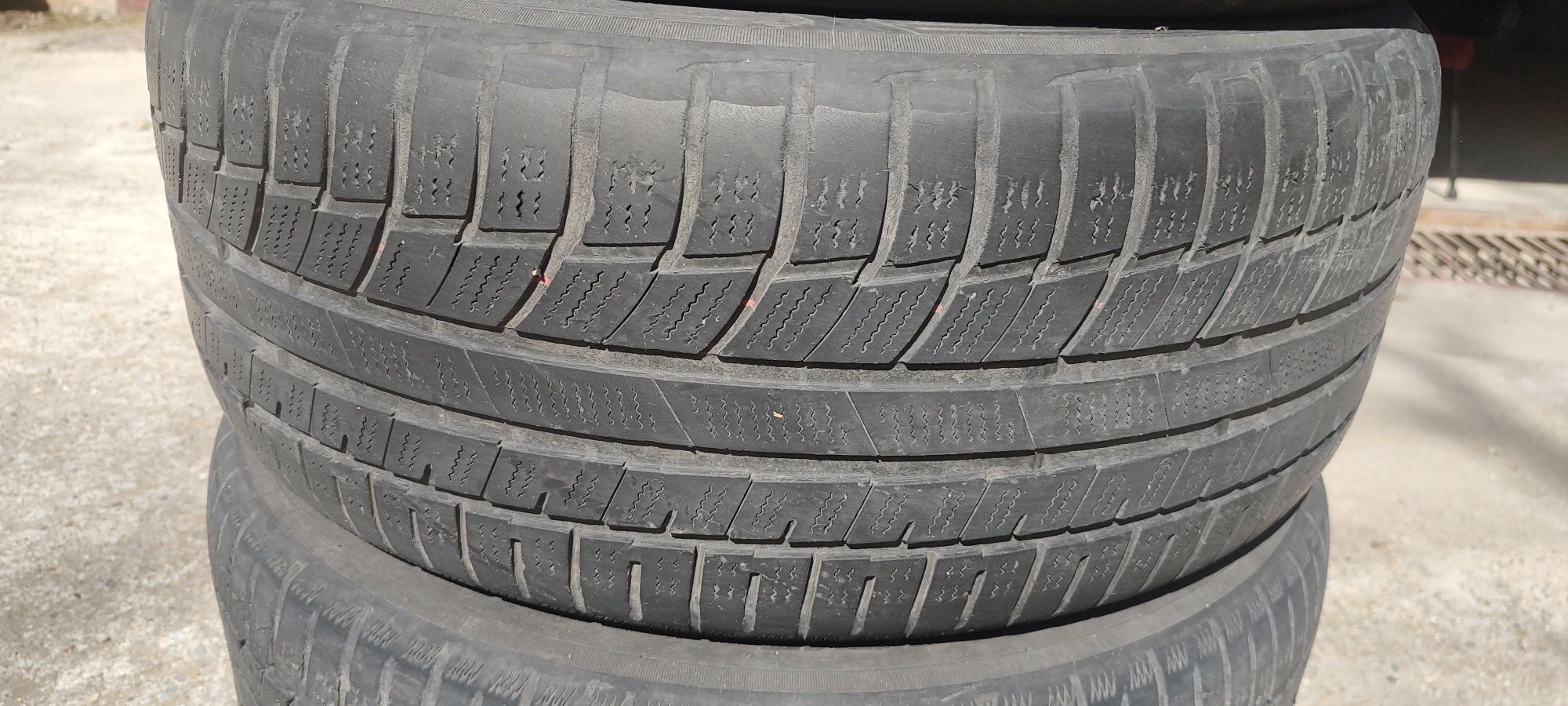 Продавам гуми Toyo 225/50/17