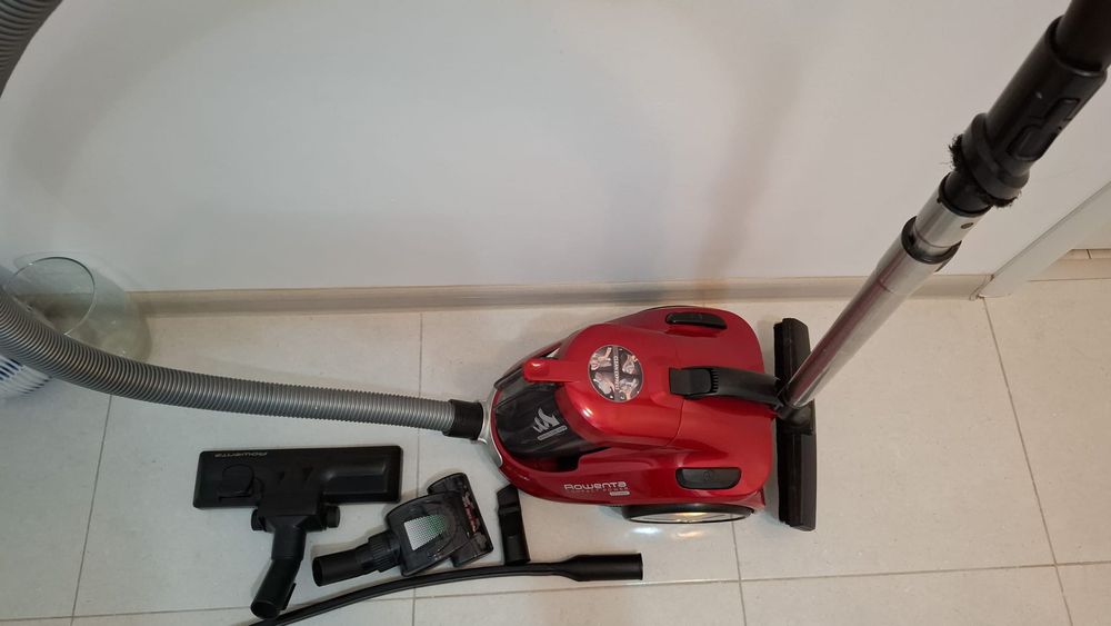 Aspirator fără sac  Rowenta compact turbo 750W ,1,5 l.