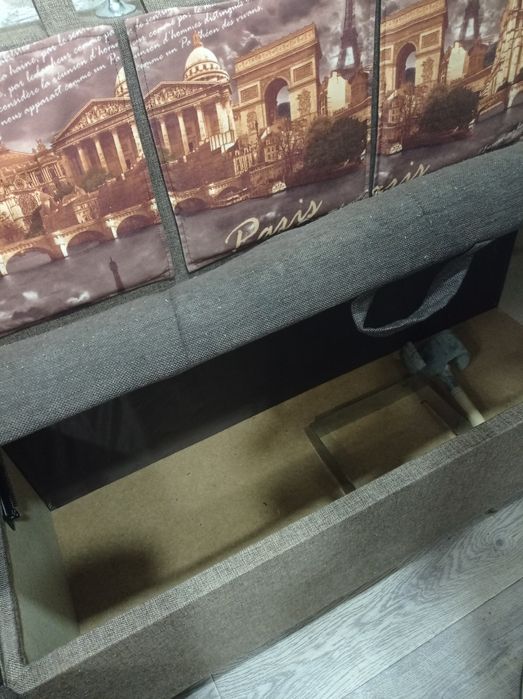 Кухонный уголок и два пуфика