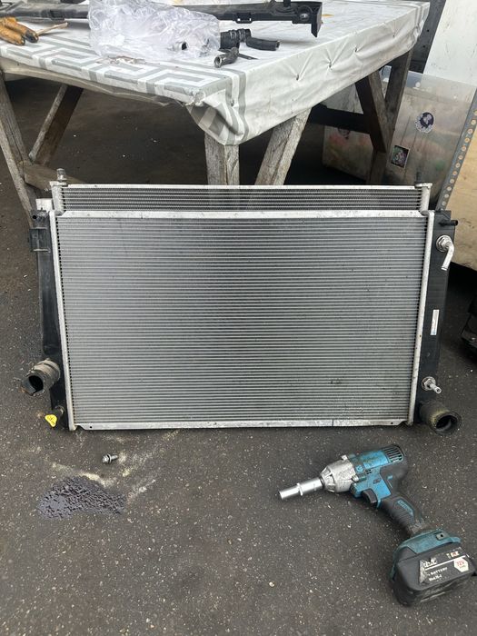 Основной радиатор на Toyota Estima 3.5 объем