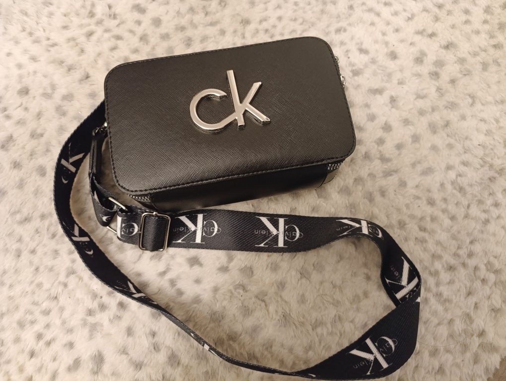 Черна чанта Calvin Klein