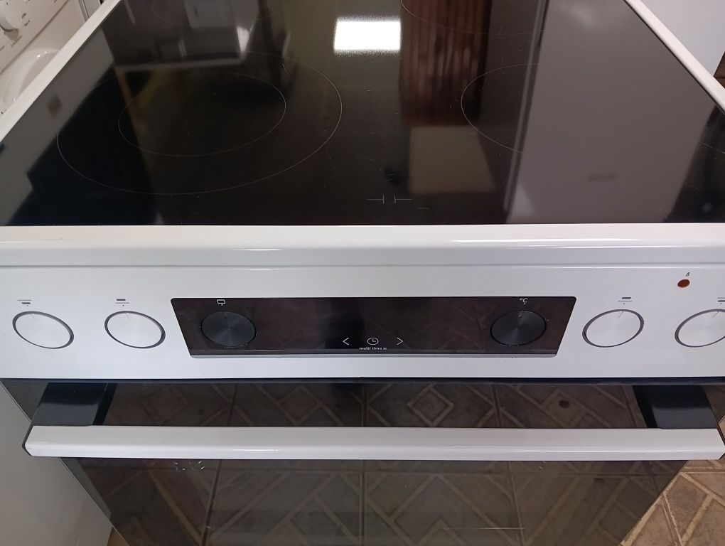 Свободно стояща печка с керамичен плот Gorenje 2 години гаранция!