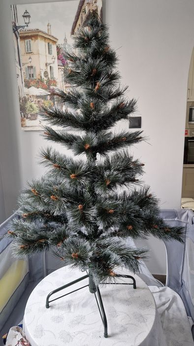 Изкуствена елха с големи иглички