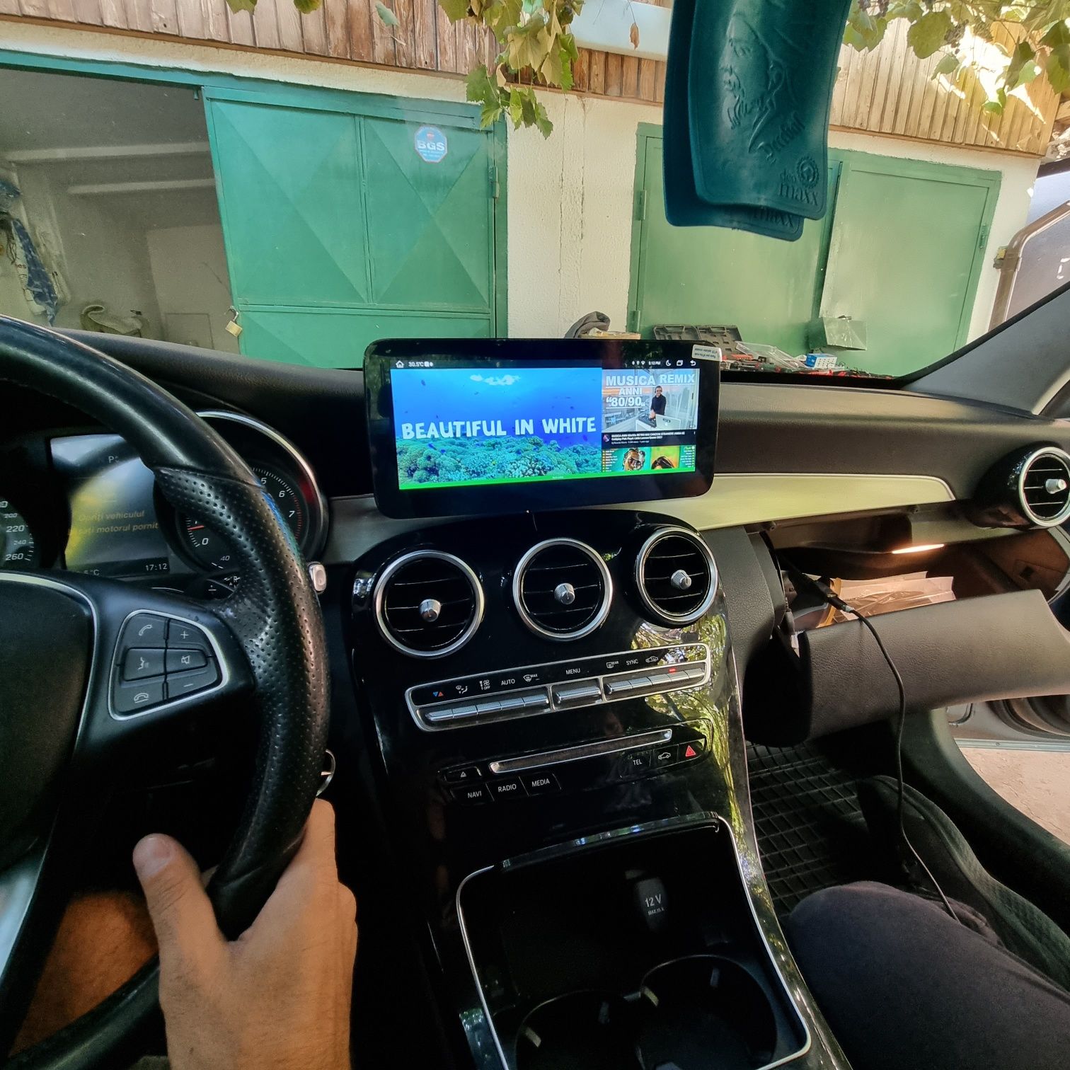 Navigatie android Mercedes C Class W205 Carplay Waze YouTube