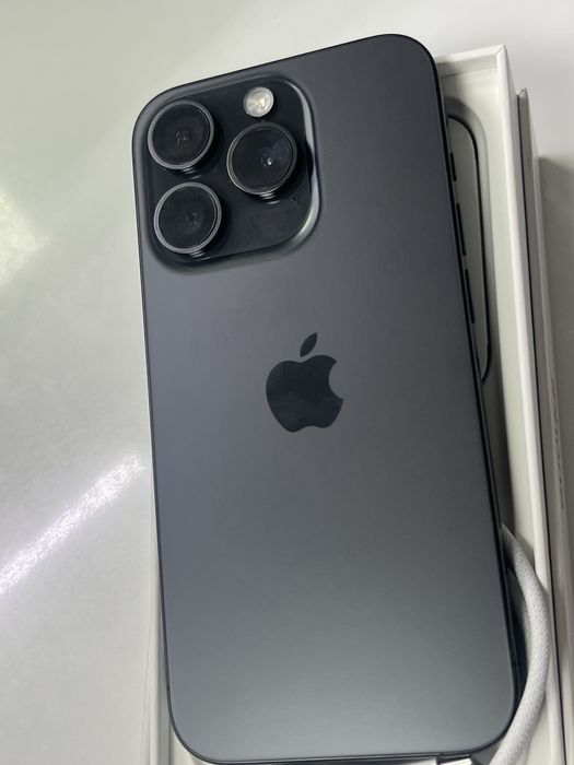 IPhone 15 Pro 256GB с кутия и кабел 91% батерия