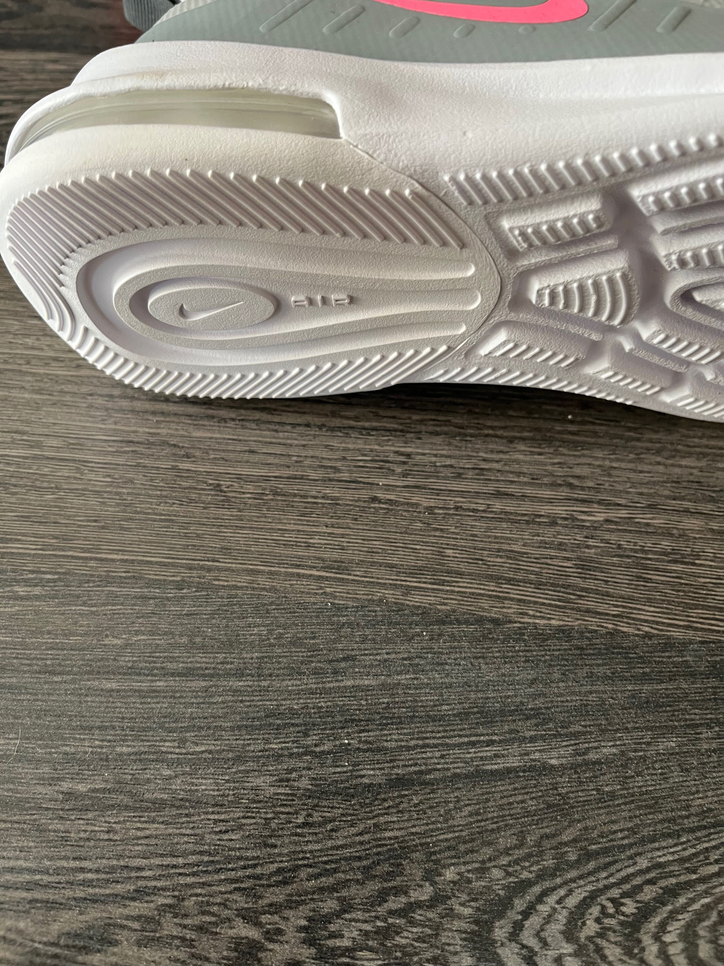 NIKE AIR MAX AXIS  Оригинални дамски маратонки, номер 37,5