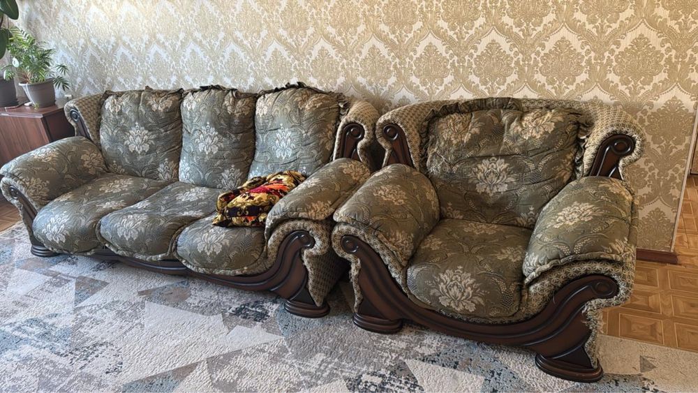 Продам диван с креслом