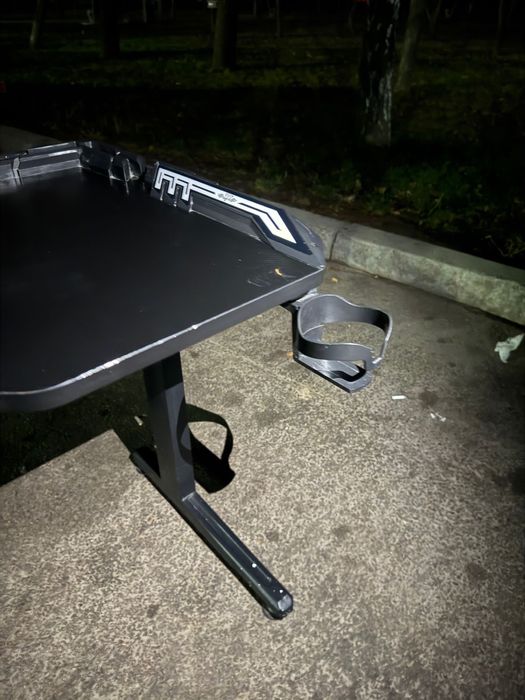 Продаеться стол для компьютера