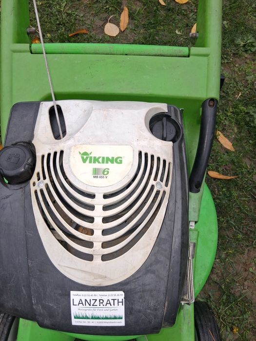 Vând mașină tuns gazon Viking pe benzină.