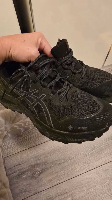 Adidasi Asics goretex Damă