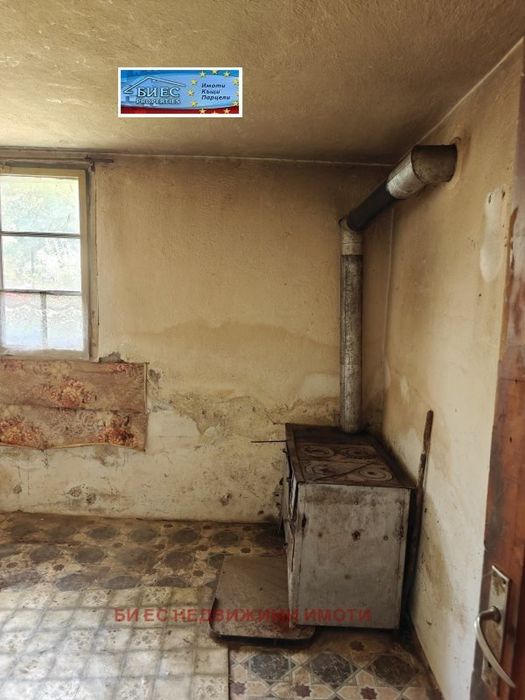 Къща в град Земен