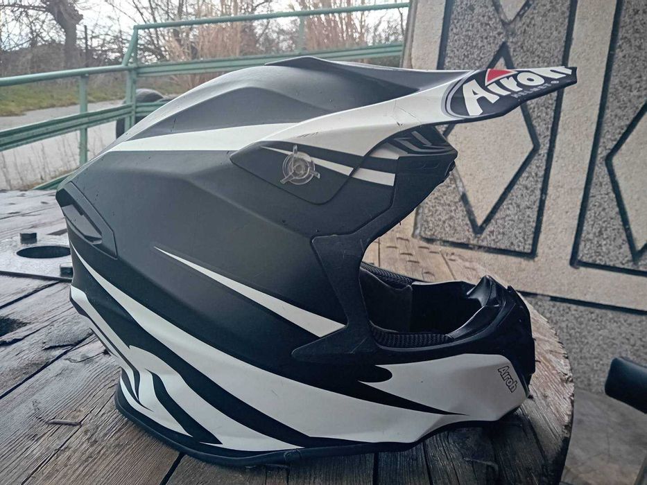 Каска Airoh Twist