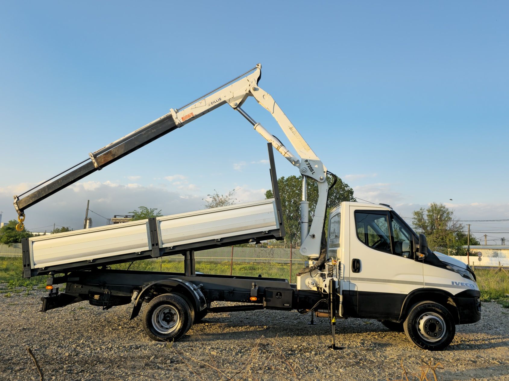 Iveco Dayli 72C17 basculabil cu macara Bonfiglioli Euro 5 
- Mot