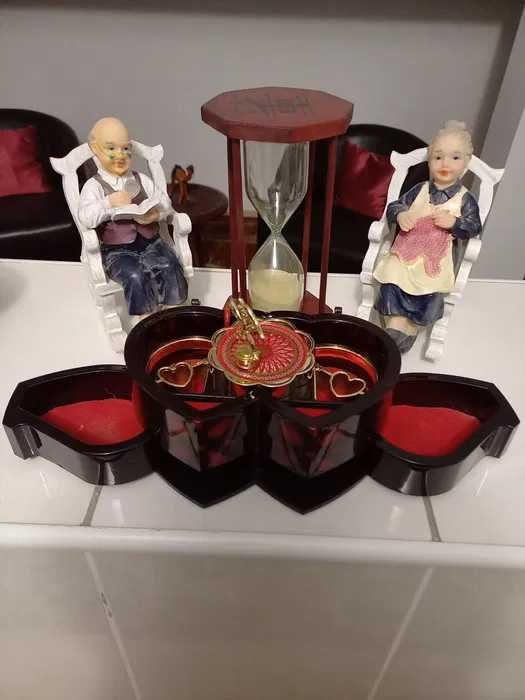 PAȘTE,CLEPSIDRA Japan,Cutie MUZICALA pentru Bijuterii,UNICATE,function