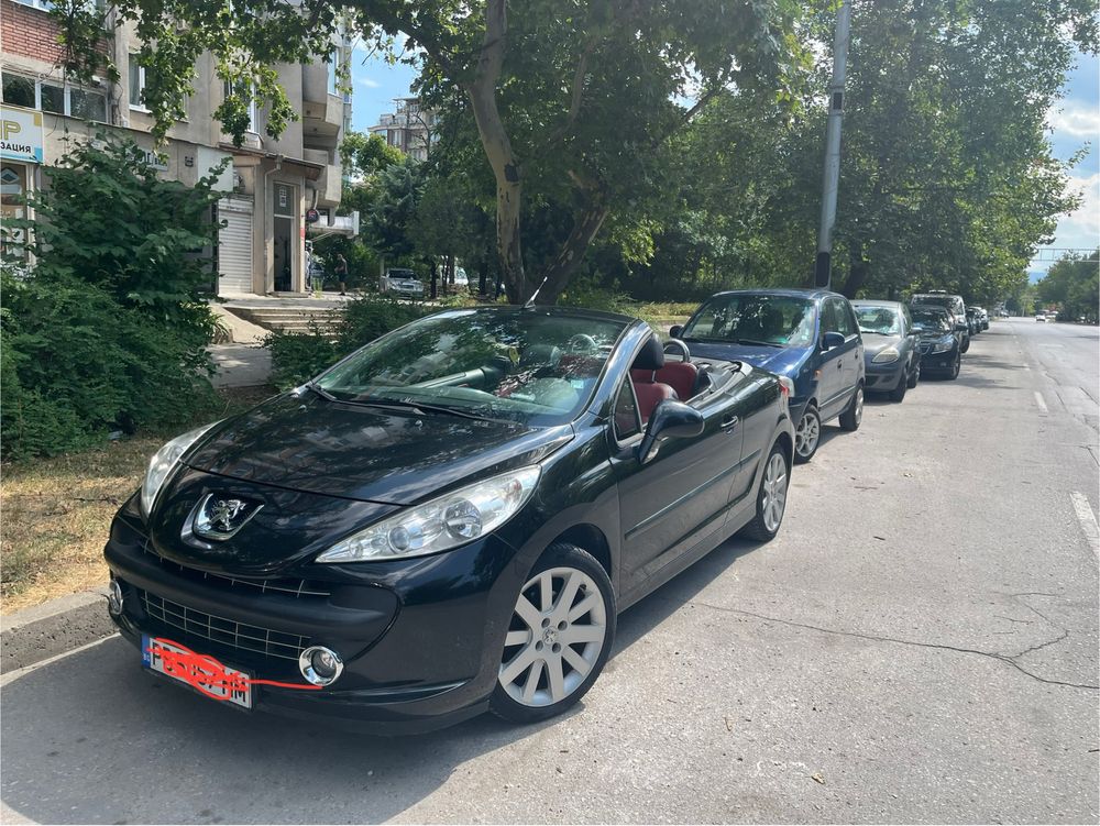 Прадавам лек автомобил кабрио Пежо  207 CC